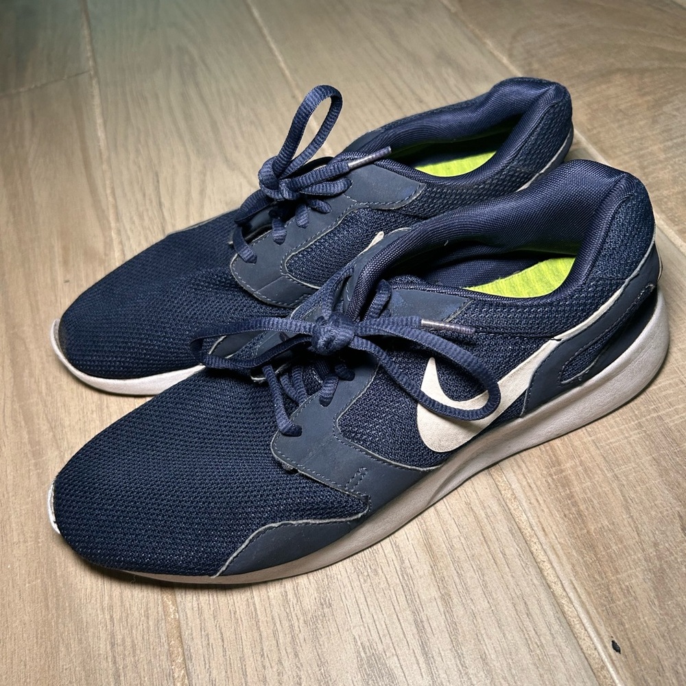 Nike Men's Dark Blue and White Sneakers